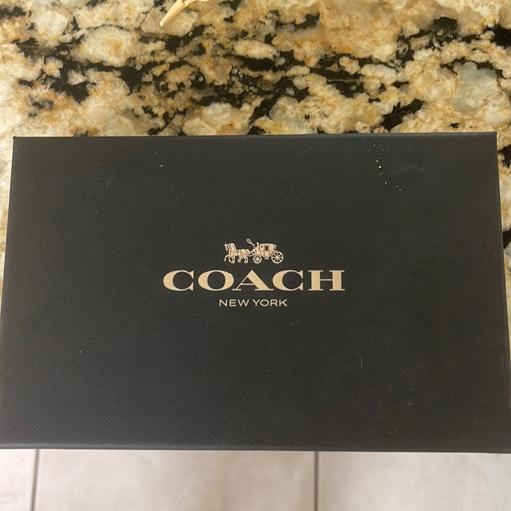Beautiful Coach zipper wrist purse